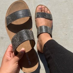 Women sandals